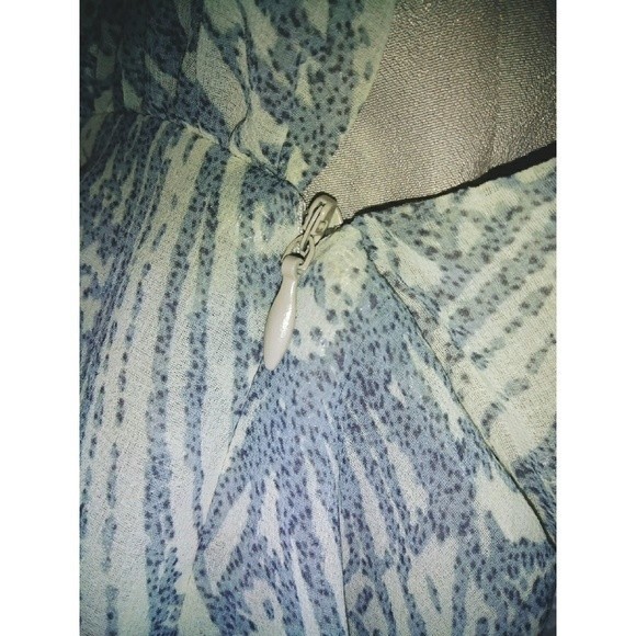 Dress Forum Deep Plunge Dress - Picture 4 of 6